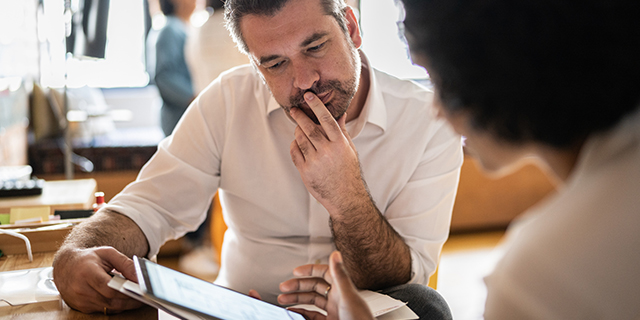 SDL Translation Management - Group of people working in an office